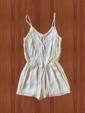 Forever 21 Cream Lace V-Neck Romper S